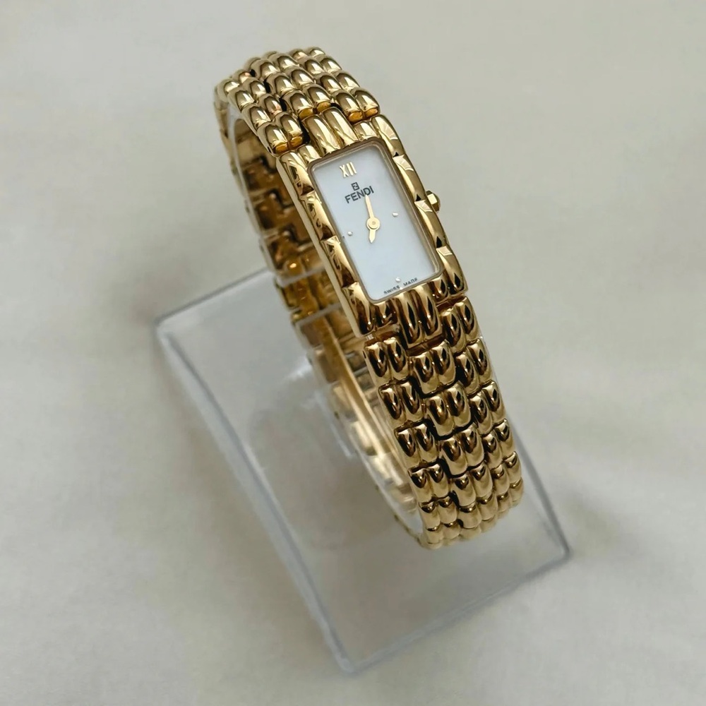 AUTHENTIC VINTAGE FENDI GOLD WATCH - Picture 4 of 8